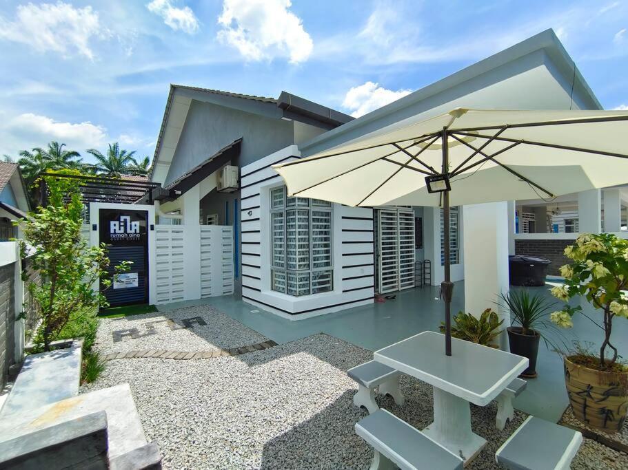 Rumah Aina Homestay Bukit Changgang Private Pool Kampong Melot Dış mekan fotoğraf