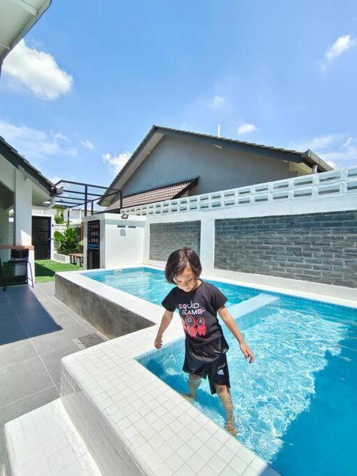 Rumah Aina Homestay Bukit Changgang Private Pool Kampong Melot Dış mekan fotoğraf