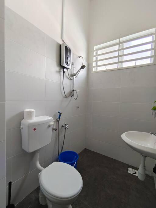 Rumah Aina Homestay Bukit Changgang Private Pool Kampong Melot Dış mekan fotoğraf