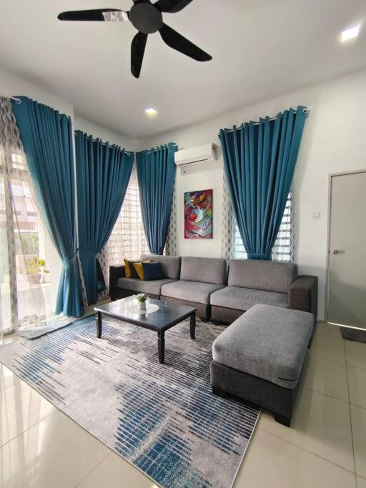 Rumah Aina Homestay Bukit Changgang Private Pool Kampong Melot Dış mekan fotoğraf