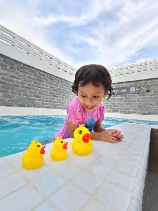 Rumah Aina Homestay Bukit Changgang Private Pool Kampong Melot Dış mekan fotoğraf