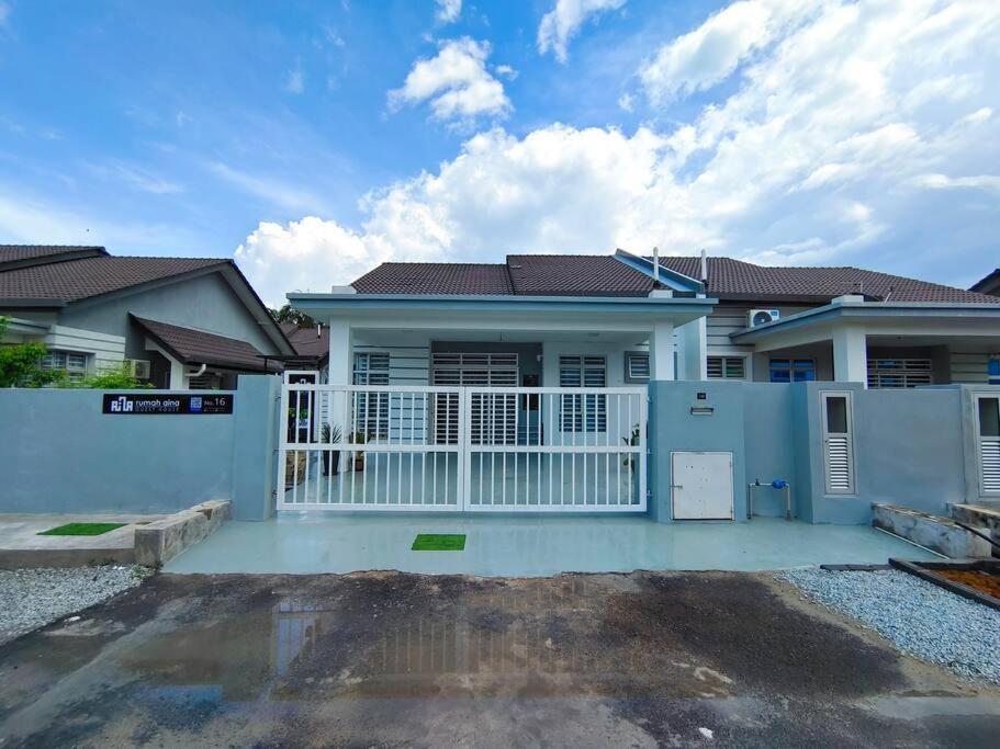 Rumah Aina Homestay Bukit Changgang Private Pool Kampong Melot Dış mekan fotoğraf